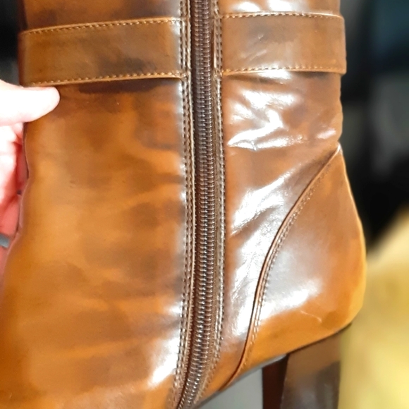 Liz Claiborne size 7 above ankle distressed boot - Picture 5 of 9